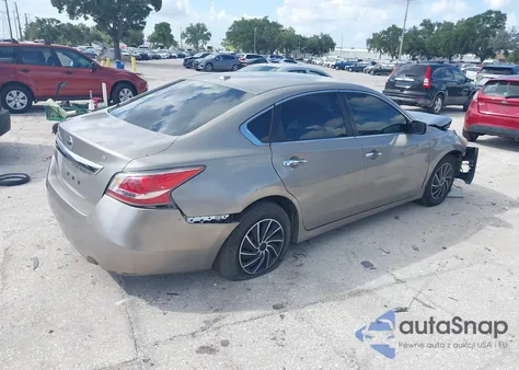 2015 Nissan Altima 2.5/2.5 S/2.5 Sl/2.5 Sv z USA, uszkodzony, nr VIN 1N4AL3AP4FN898547